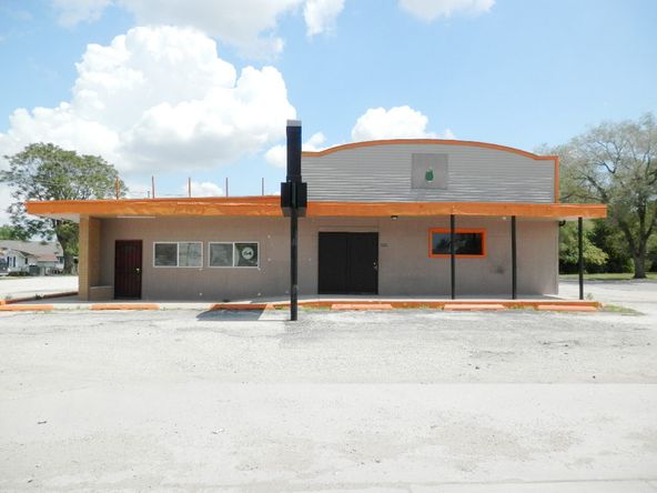 2051 Grand Ave, Galesburg, IL 61401